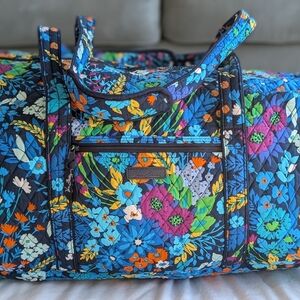 Vera Bradley Large Duffel Bag – Blue Floral Print Gorgeous Weekend Bag